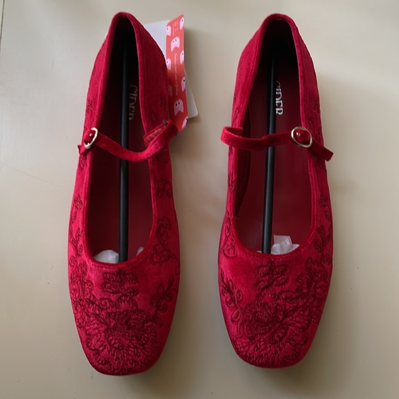 Red Embroidered Ballet Flats - Picture 3 of 6